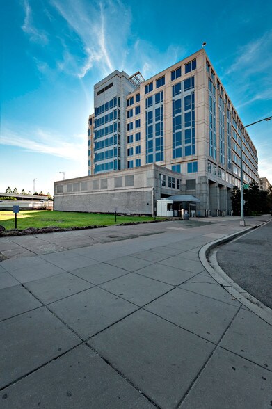 250 E St SW, Washington, DC à louer - Photo de l’immeuble – Image 3 sur 10