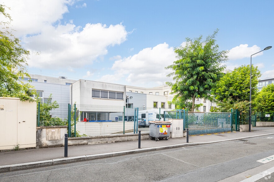 Bureau dans Saint-Denis à louer - Photo de l’immeuble – Image 2 sur 4