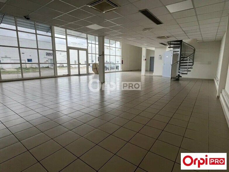 Local commercial dans Loriol-sur-Drôme à louer - Photo intérieure – Image 2 sur 6