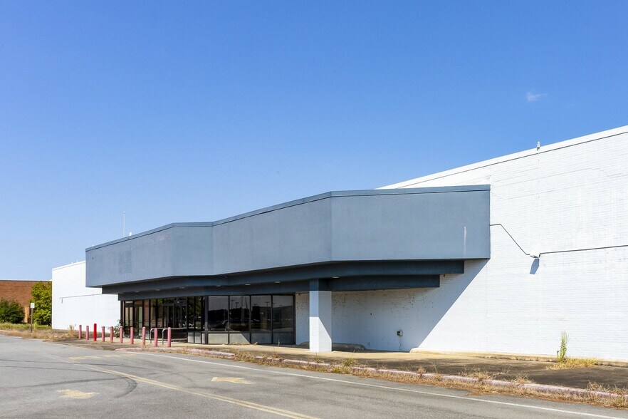 2901 Pines Mall Dr, Pine Bluff, AR à louer - Photo de l’immeuble – Image 2 sur 7