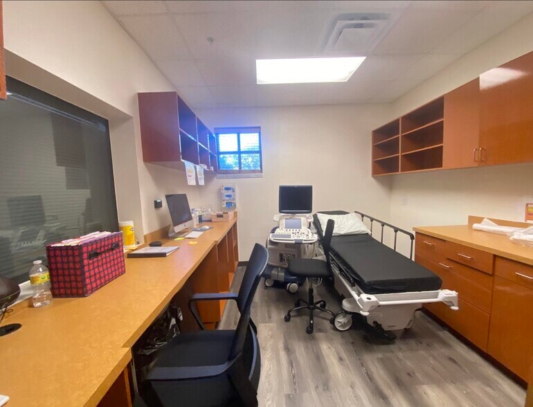 572 Ocoee Commerce Pkwy, Ocoee, FL à louer - Photo de l’immeuble – Image 3 sur 8