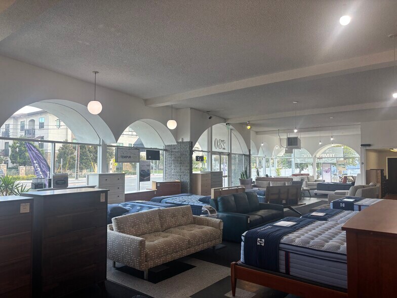 280 El Camino Real, San Carlos, CA à vendre - Photo de l’immeuble – Image 2 sur 14