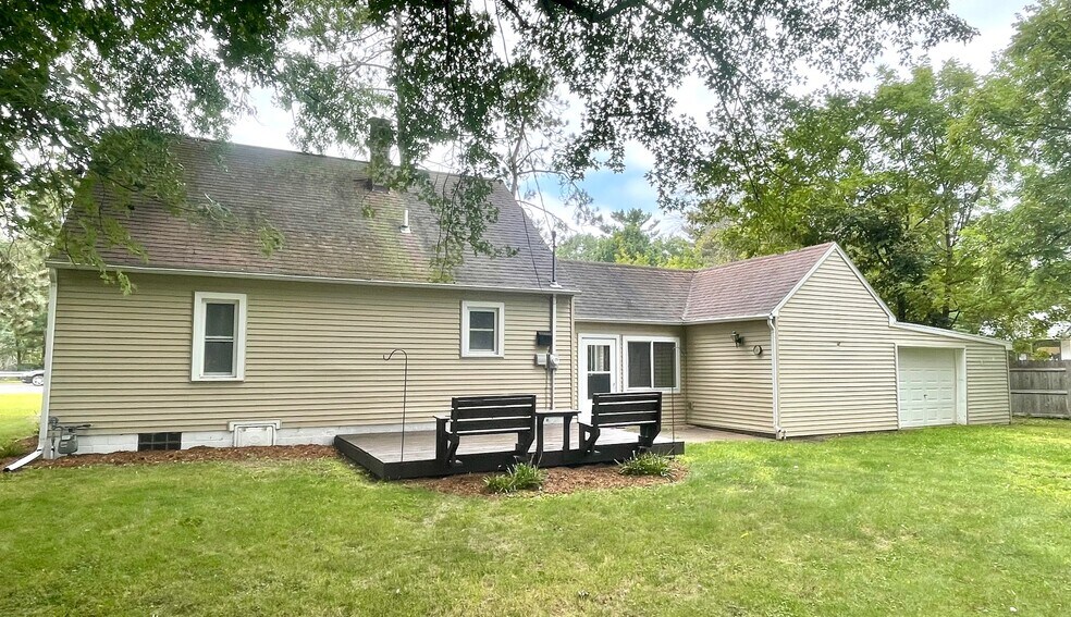 844 Broadway St N, Menomonie, WI à vendre - Photo de l’immeuble – Image 2 sur 35