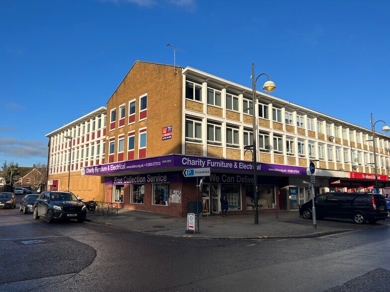 50-52 The Broadway, Crawley à louer - Photo de l’immeuble – Image 2 sur 4