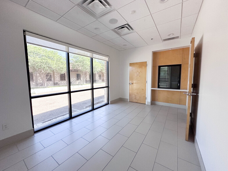 6547 Star Ct, Laredo, TX à louer - Photo de l’immeuble – Image 2 sur 5