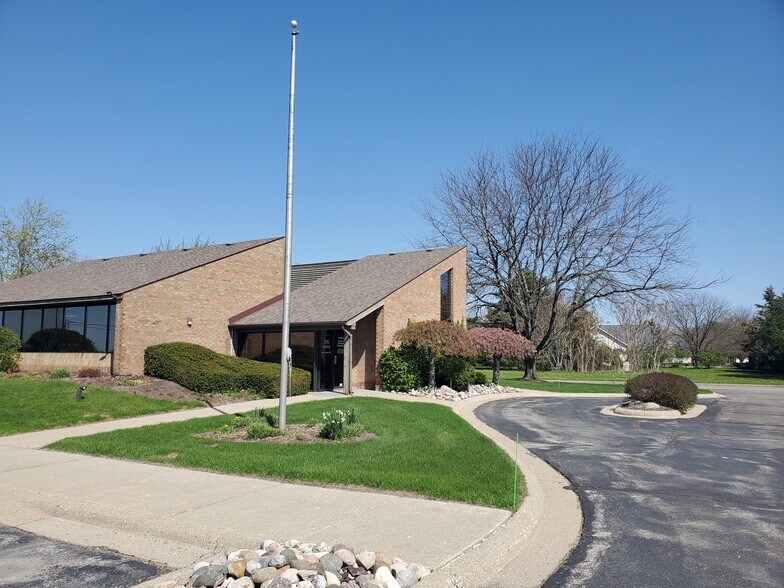 6258 W Pierson Rd, Flushing, MI à louer - Photo de l’immeuble – Image 3 sur 44