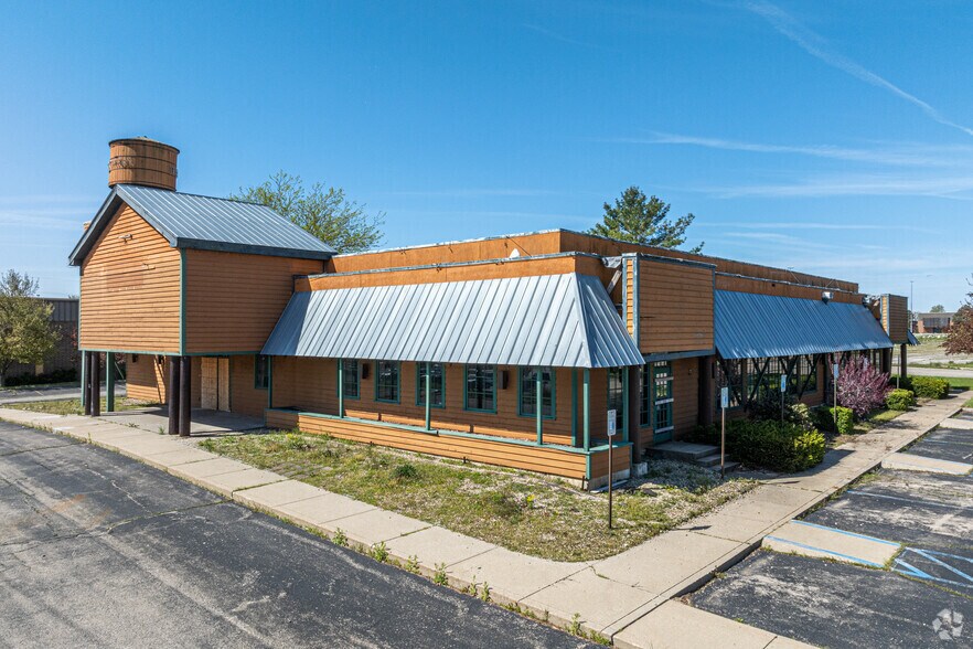 1830 Pipestone Rd, Benton Harbor, MI à vendre - Photo de l’immeuble – Image 1 sur 19