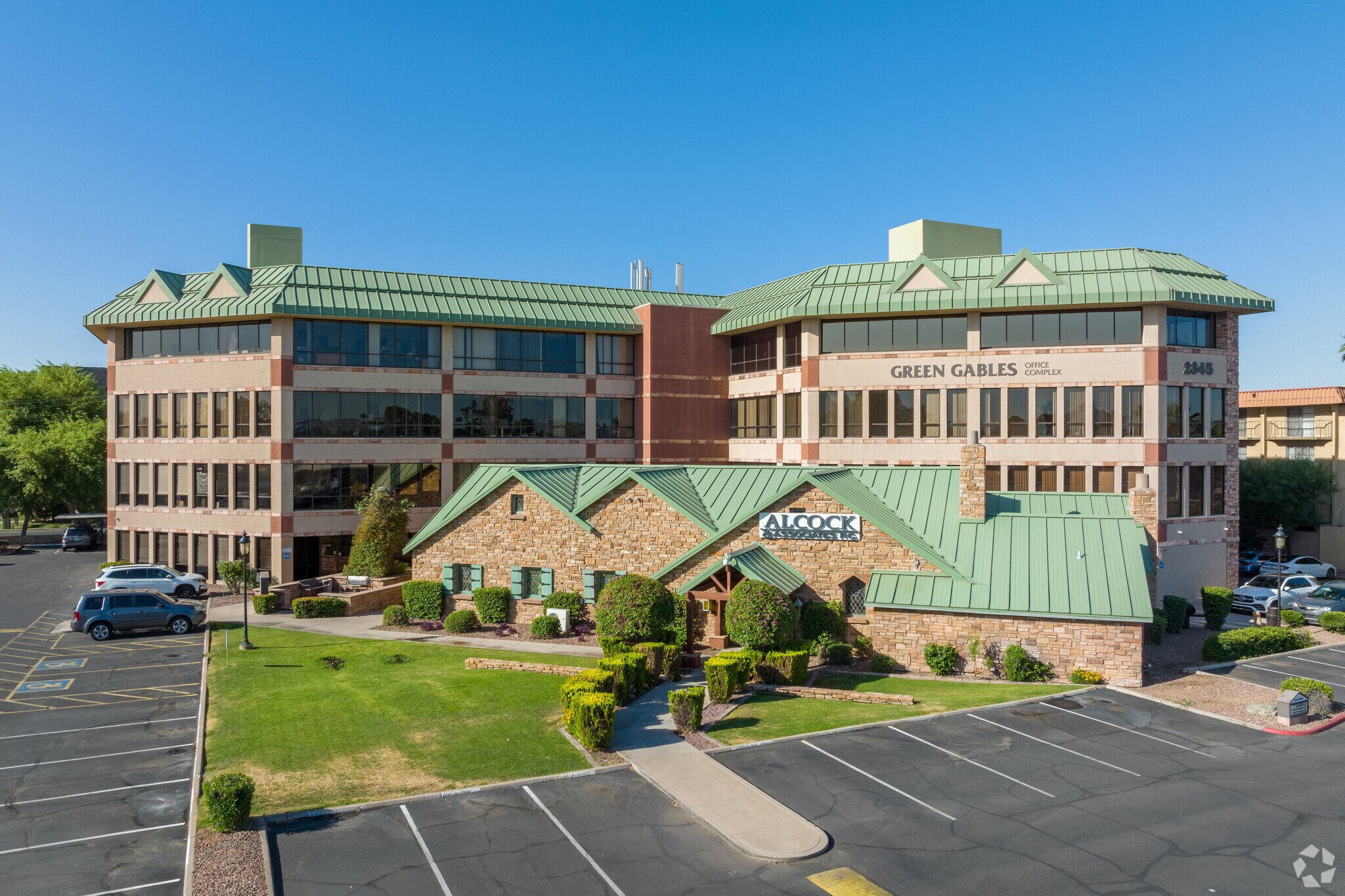 2345 E Thomas Rd, Phoenix, AZ à louer Photo principale– Image 1 sur 9