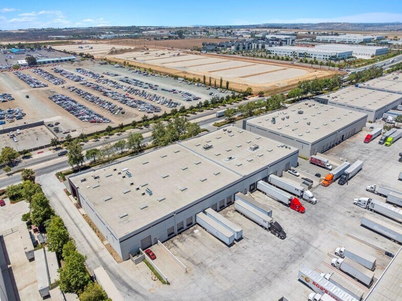 2201 Britannia Blvd, San Diego, CA à louer - Photo de l’immeuble – Image 2 sur 9