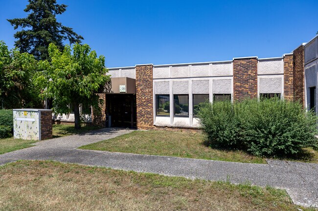 Plus de détails pour 33 Avenue Du Docteur Georges Lévy, Vénissieux - Bureau à louer