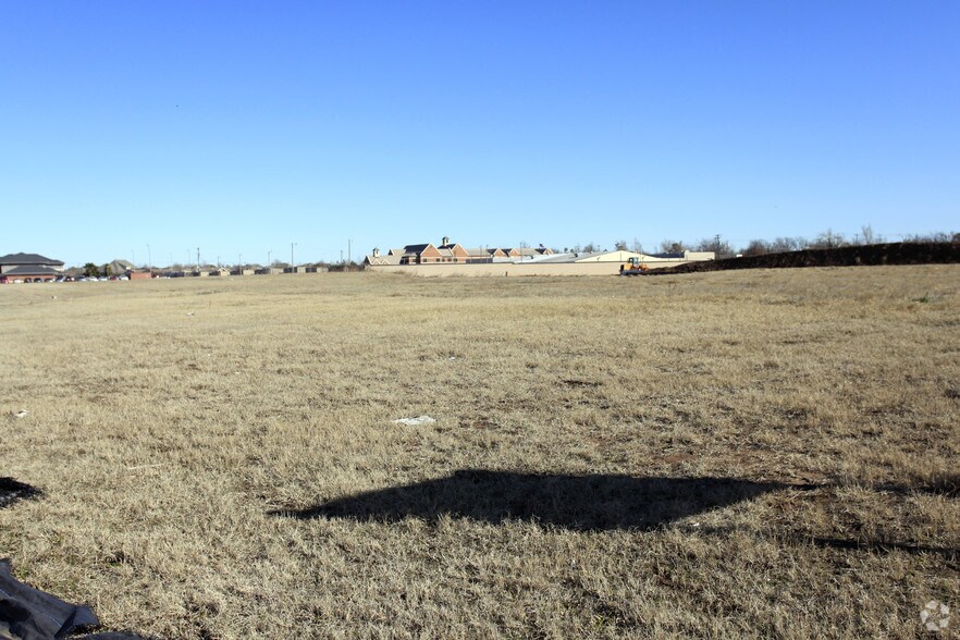580 Merchant Dr, Norman, OK à vendre - Photo de l’immeuble – Image 2 sur 4