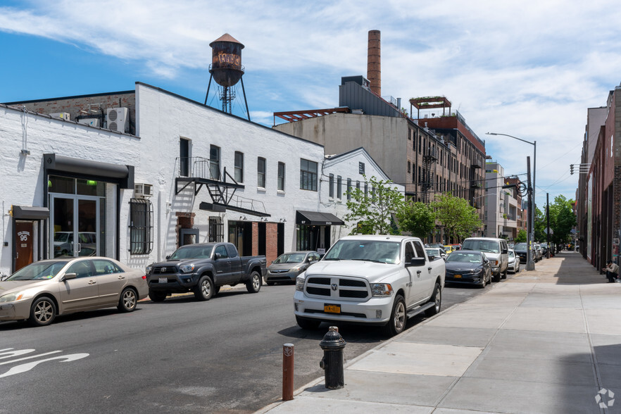 79-97 N 10th St, Brooklyn, NY à louer - Photo de l’immeuble – Image 1 sur 1