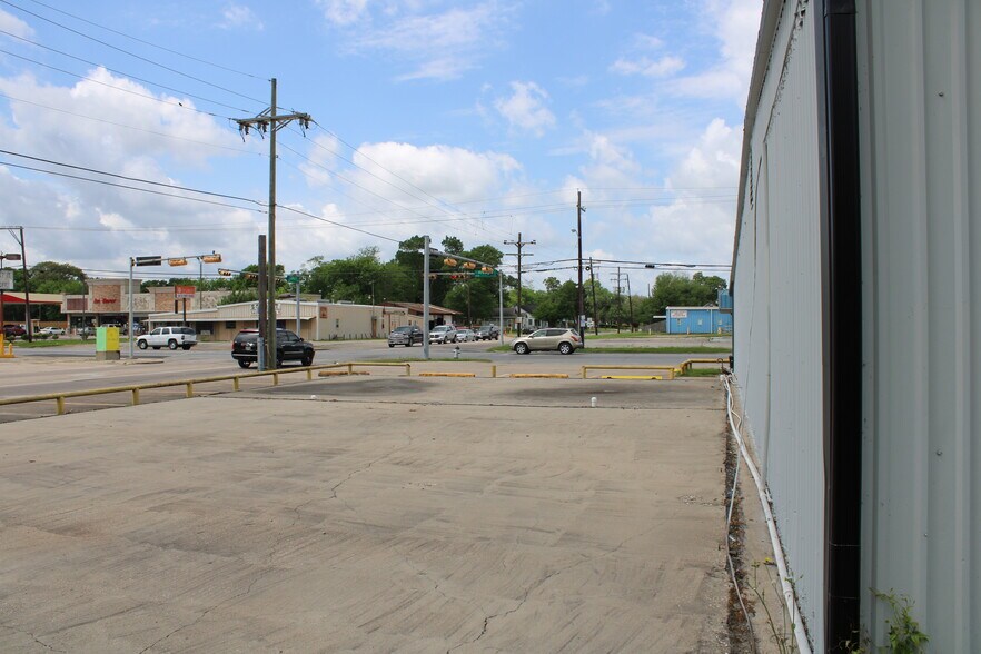 2455 S 4th St, Beaumont, TX à louer - Photo de l’immeuble – Image 3 sur 18