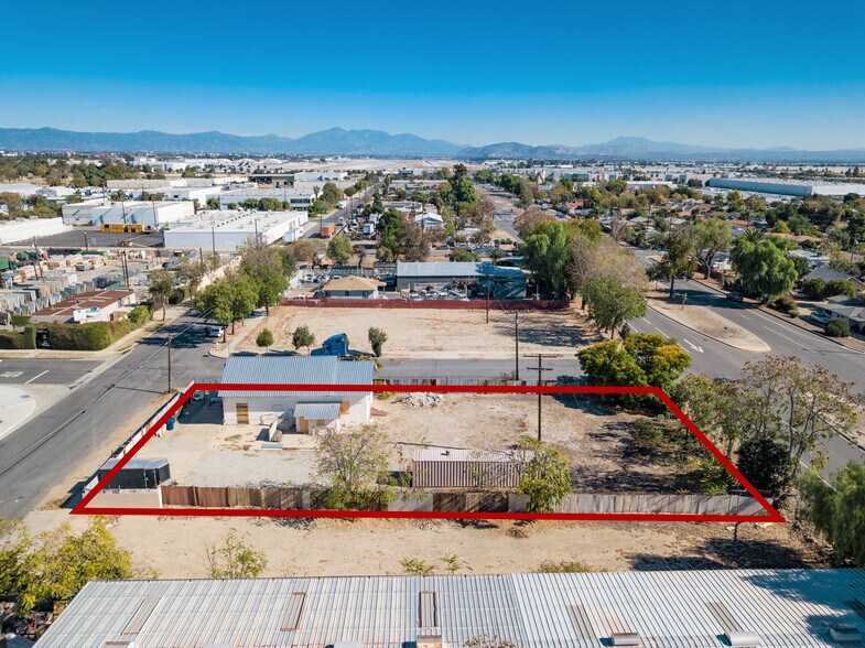 764 E California St, Ontario, CA à louer - Photo de l’immeuble – Image 3 sur 12