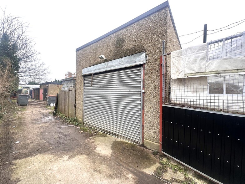 20 Green Wrythe Ln, Carshalton à louer - Photo principale – Image 1 sur 8