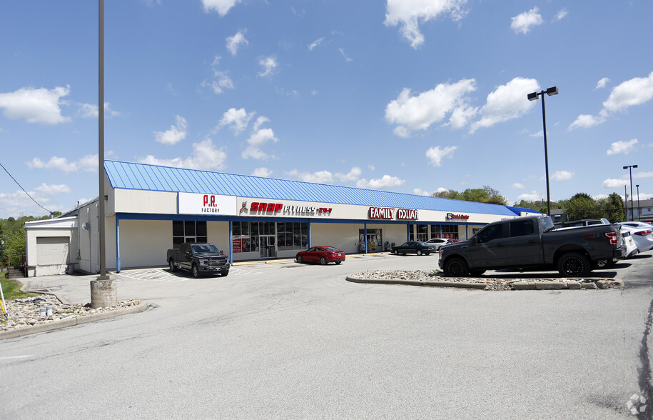 100-224 Memorial Blvd, Connellsville, PA à louer - Photo de l’immeuble – Image 2 sur 3