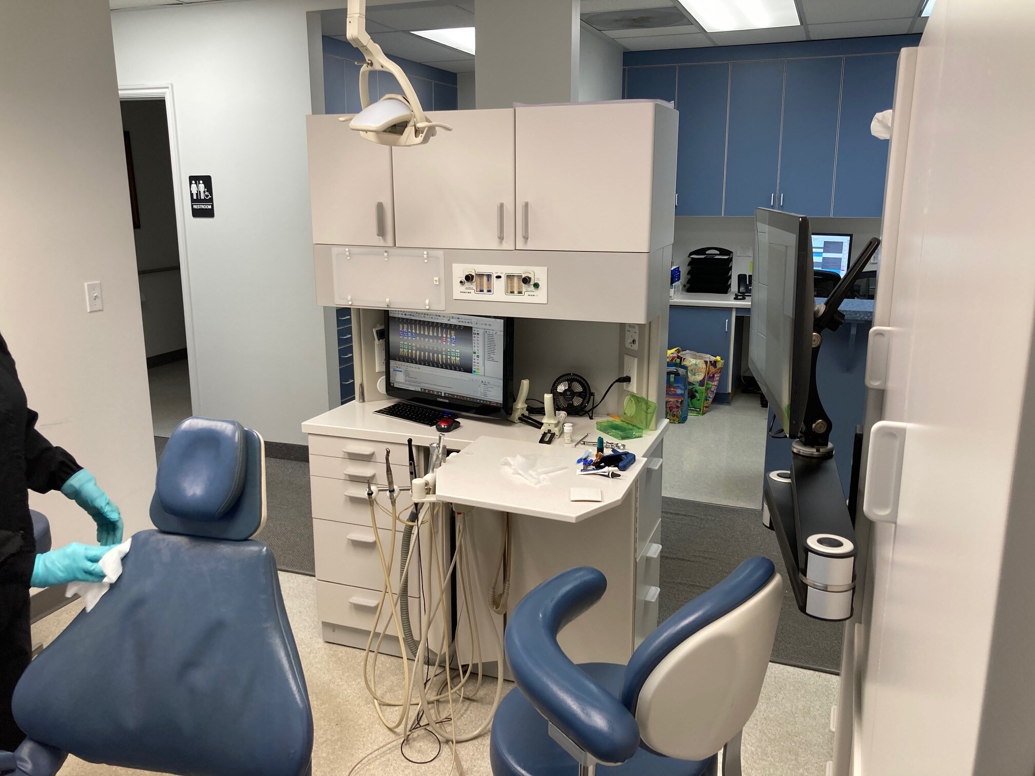 9233 S Redwood Rd, West Jordan, UT à louer Photo principale– Image 1 sur 13