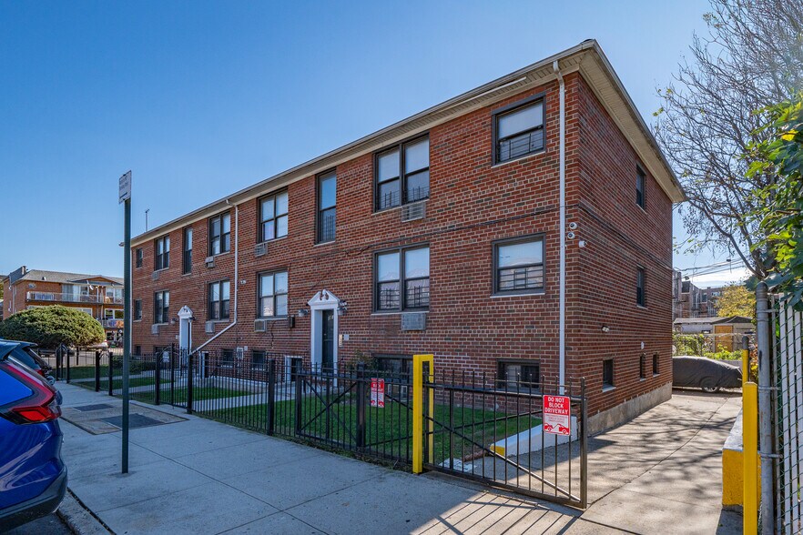 8414-84-18 149th Ave, Jamaica, NY à vendre - Photo de l’immeuble – Image 3 sur 17