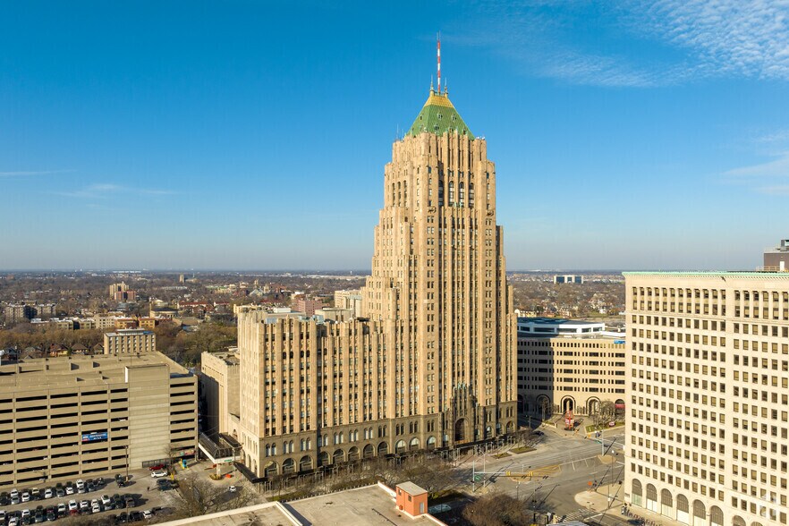 3011 W Grand Blvd, Detroit, MI à louer - Photo de l’immeuble – Image 1 sur 27