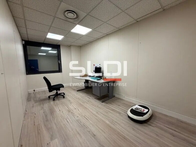 6 Rue De Bretagne, Saint-Quentin-Fallavier à louer - Photo intérieure – Image 3 sur 12