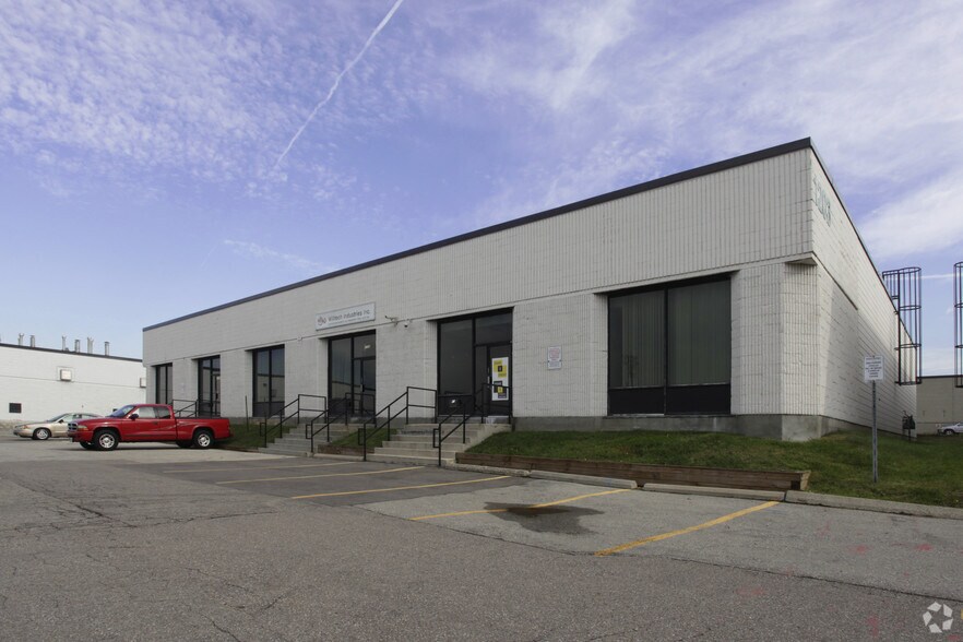 1203 Fewster Dr, Mississauga, ON à louer - Photo principale – Image 1 sur 4