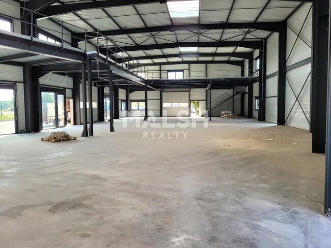 Plus de détails pour Local d'activités à louer