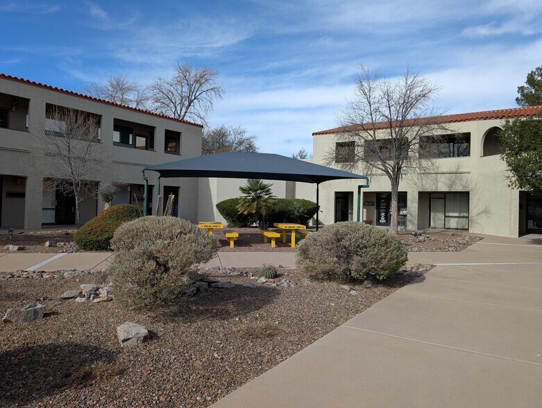 1131 S La Canada Dr, Green Valley, AZ à louer - Photo de l’immeuble – Image 3 sur 9