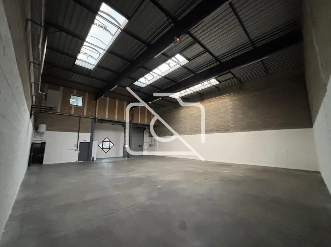 Industriel/Logistique dans Élancourt à louer Photo intérieure– Image 1 sur 16