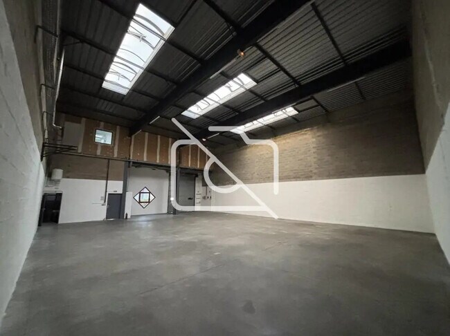 Plus de détails pour Industriel/Logistique à louer