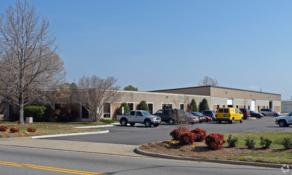 2001 Old Greenbrier Rd, Chesapeake, VA à louer - Photo principale – Image 1 sur 3