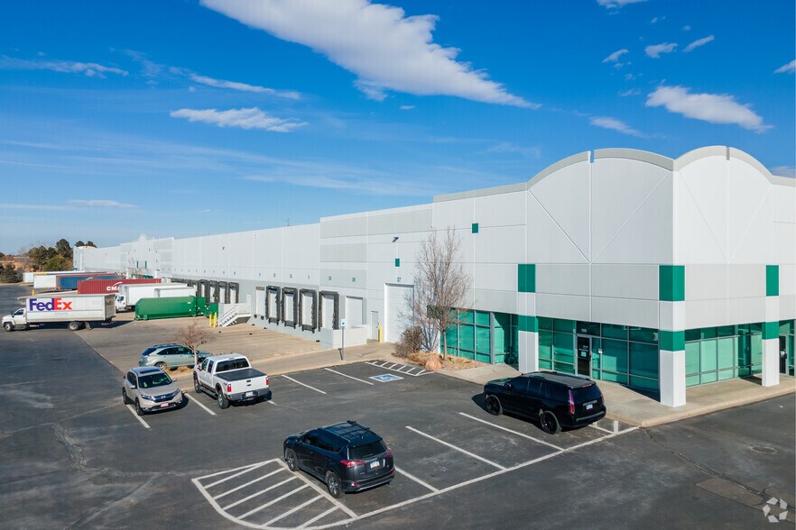 12000 E 45th Ave, Denver, CO à louer - Photo de l’immeuble – Image 2 sur 6