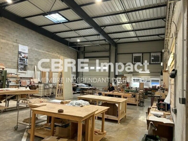 Local d’activités dans Cernay-lès-Reims à louer - Photo de l’immeuble – Image 2 sur 10