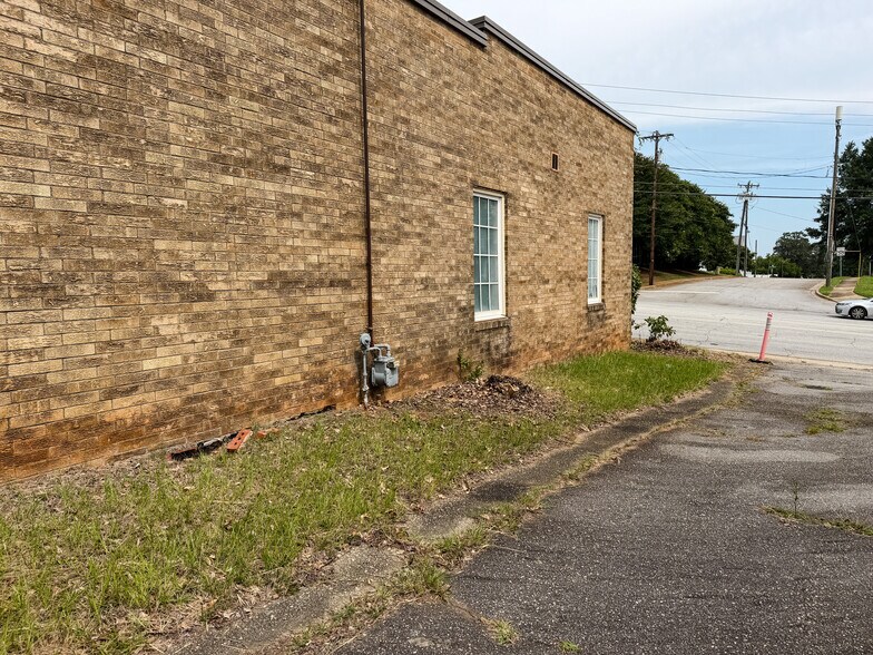 349 E Saint John St, Spartanburg, SC à vendre - Photo de l’immeuble – Image 2 sur 6