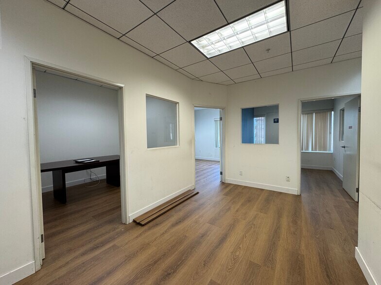 616 E Glenoaks Blvd, Glendale, CA à louer - Photo de l’immeuble – Image 2 sur 10