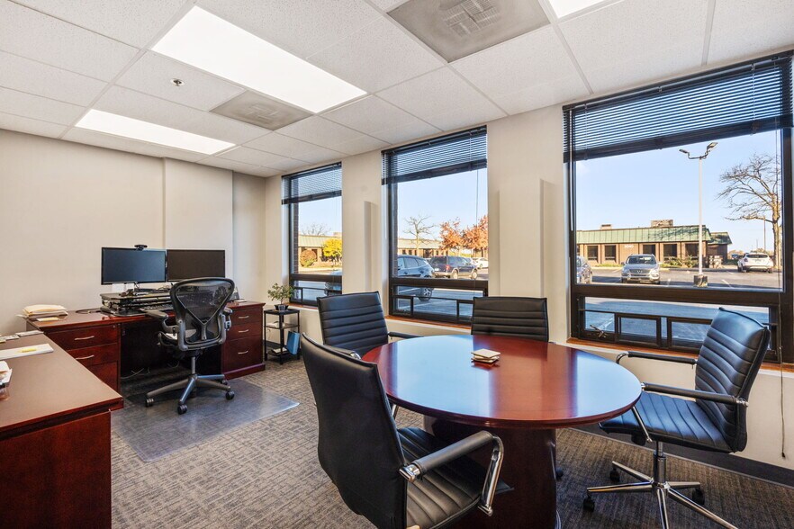 3030-3140 Finley Rd, Downers Grove, IL à louer - Photo de l’immeuble – Image 3 sur 9