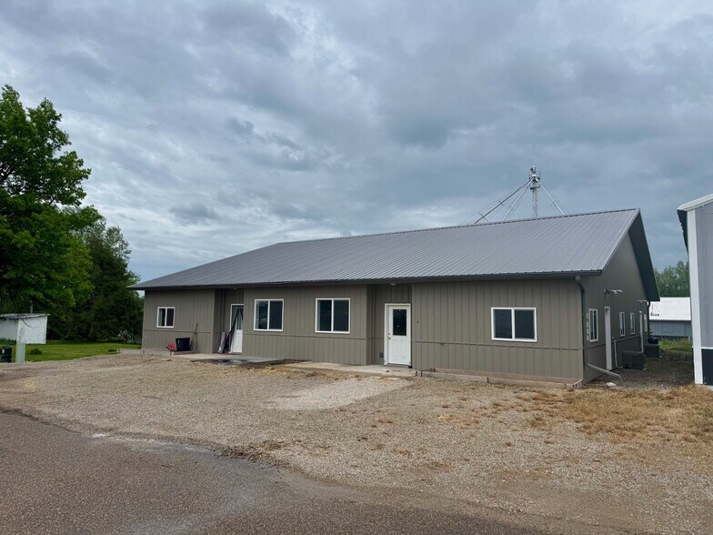 205 Collins St, Batavia, IA à vendre - Photo principale – Image 1 sur 16