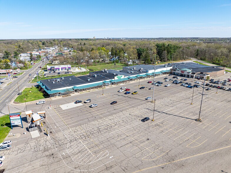 1525 W Michigan Ave, Battle Creek, MI à louer - Photo de l’immeuble – Image 2 sur 24