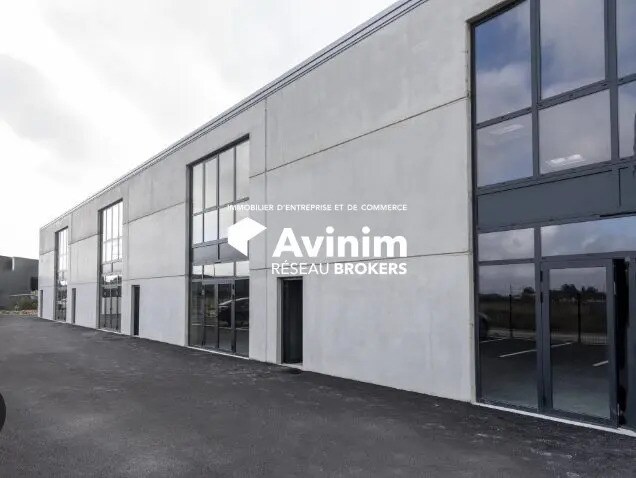 Local d’activités dans Montauroux à louer Photo de l’immeuble– Image 1 sur 2