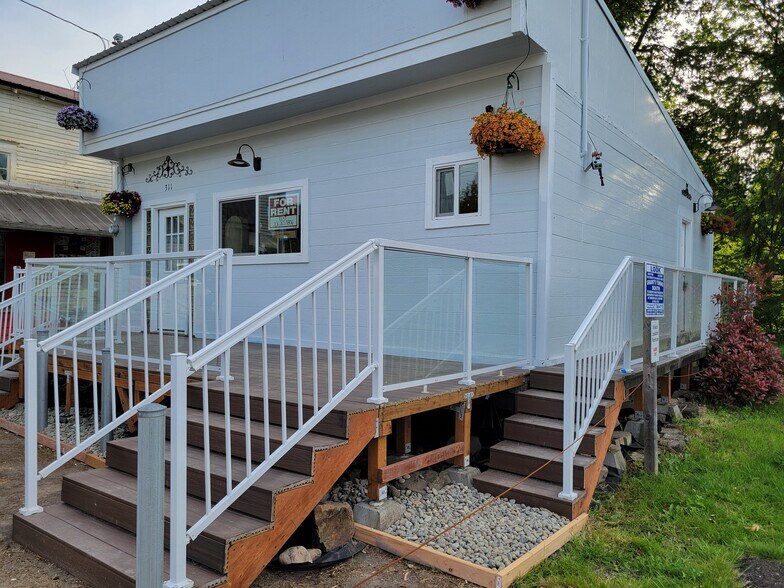 311 NW Kerron Ave, Winlock, WA à vendre - Photo de l’immeuble – Image 3 sur 13