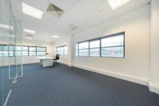 Plus de détails pour Manor Way, Borehamwood - Bureau à louer