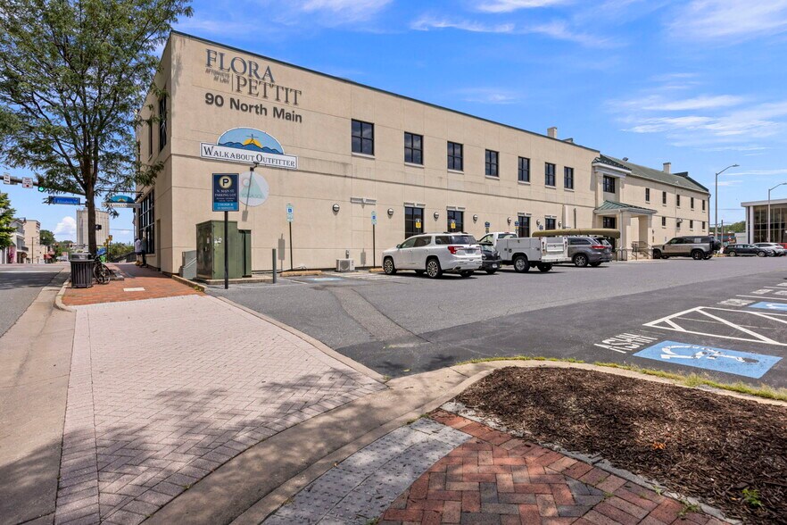 90 N Main St, Harrisonburg, VA à vendre - Photo de l’immeuble – Image 3 sur 28
