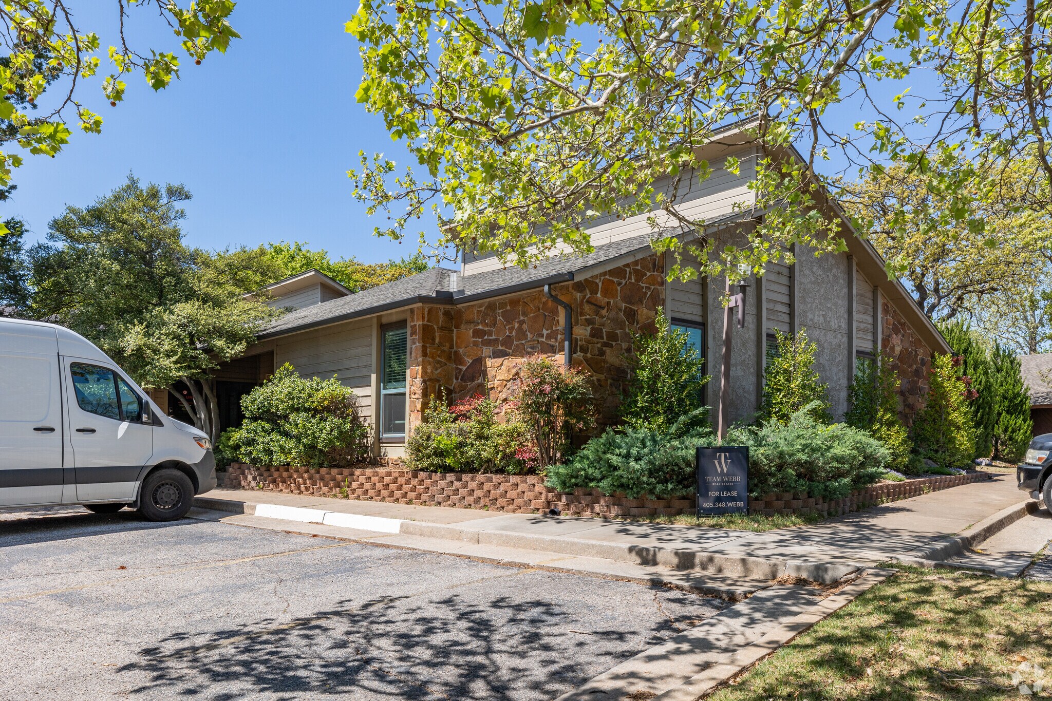 1600 E 19th St, Edmond, OK à louer Photo principale– Image 1 sur 3