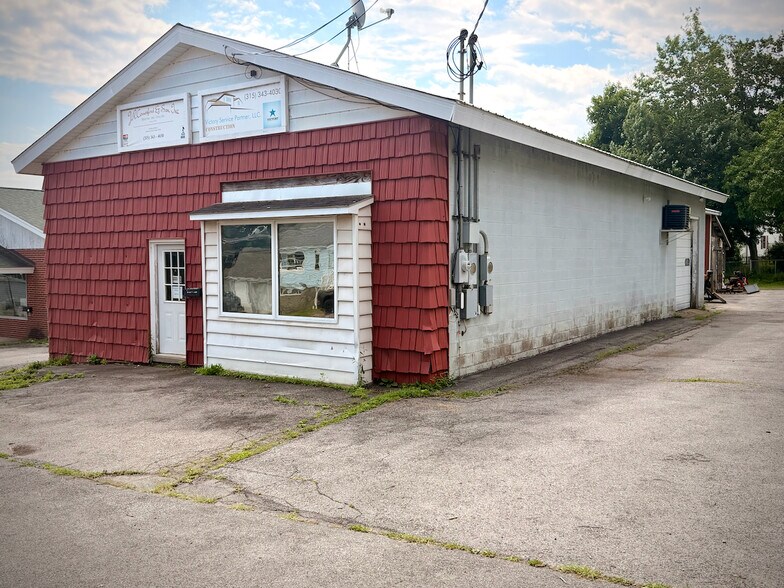 24 Ohio St, Oswego, NY à vendre - Photo principale – Image 1 sur 15