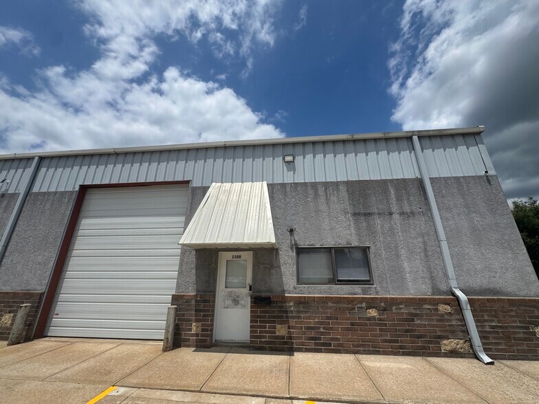 105 N Chestnut St, Belton, MO à louer - Photo de l’immeuble – Image 2 sur 12