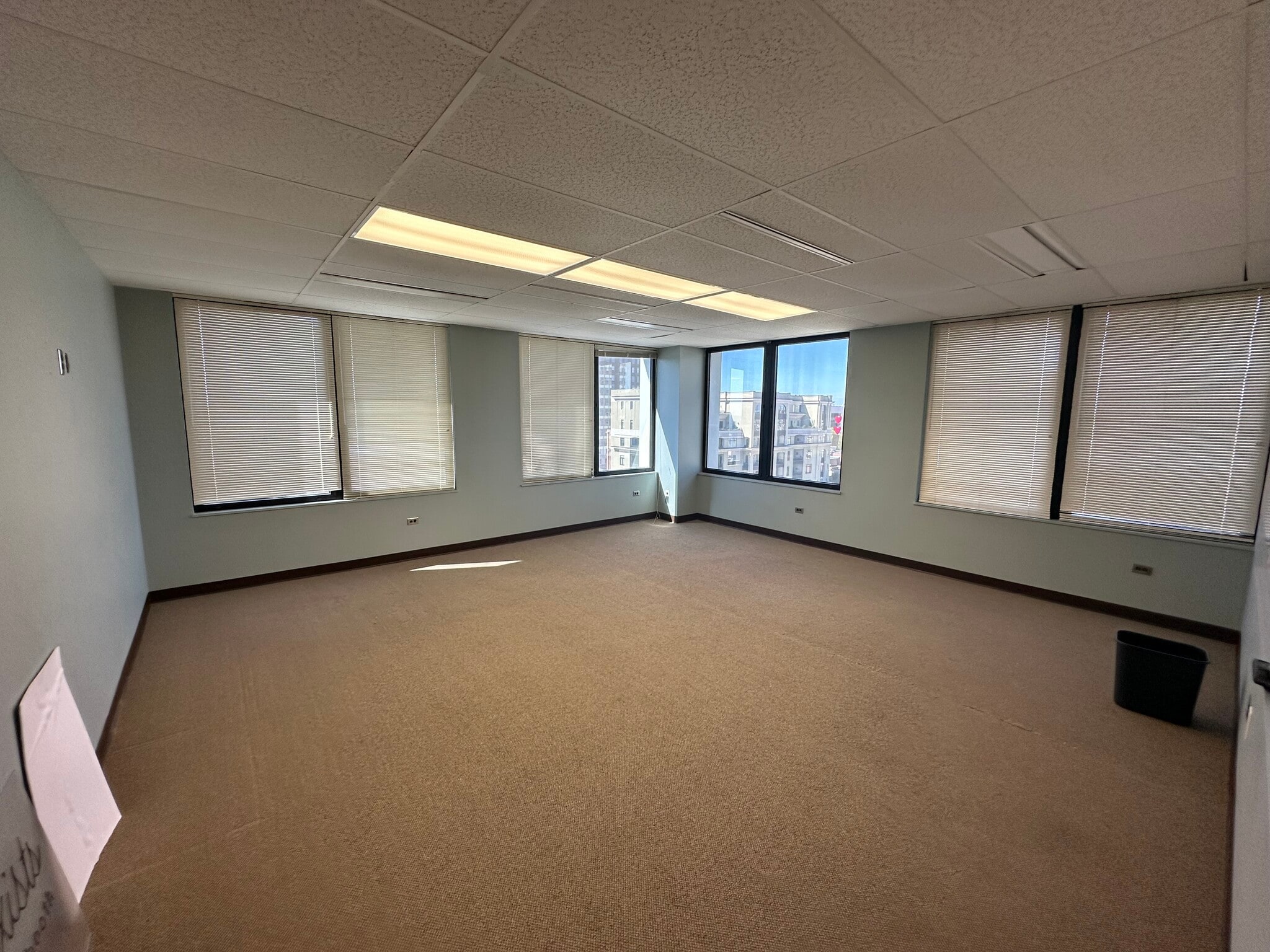 102 W 3rd St, Winston-Salem, NC à vendre Photo intérieure– Image 1 sur 7