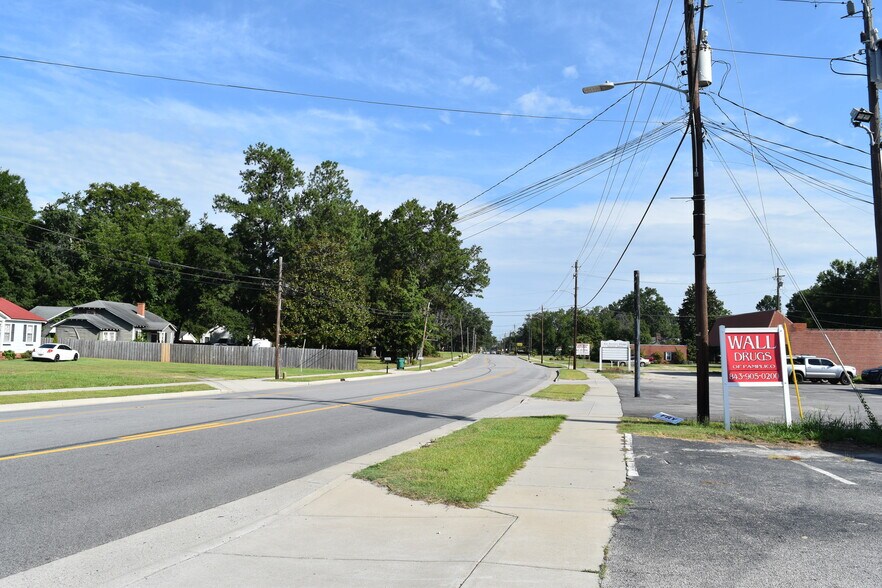 615 S Walnut St, Pamplico, SC à louer - Photo de l’immeuble – Image 3 sur 24