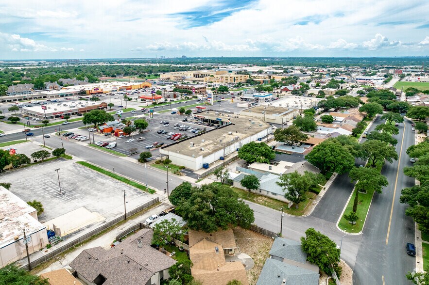 5253-5299 Walzem Rd, San Antonio, TX à louer - Aérien – Image 3 sur 22