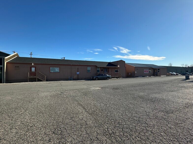 200 & 210 N Volland St. portefeuille de 2 biens à vendre sur LoopNet.fr - Photo de l’immeuble – Image 3 sur 9