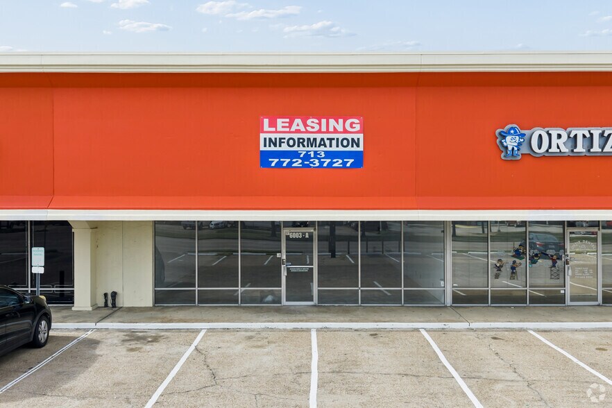 6003 Bellaire Blvd, Houston, TX à louer - Photo de l’immeuble – Image 3 sur 10