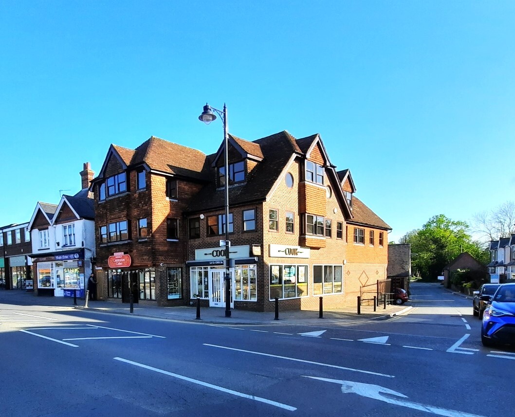 116-120 High St, Cranleigh à vendre Photo de l’immeuble– Image 1 sur 5